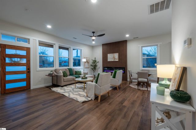 28 6th Street, Greenville, SC 29611