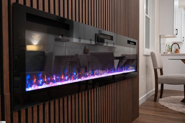 28 6th Street, Greenville, SC 29611