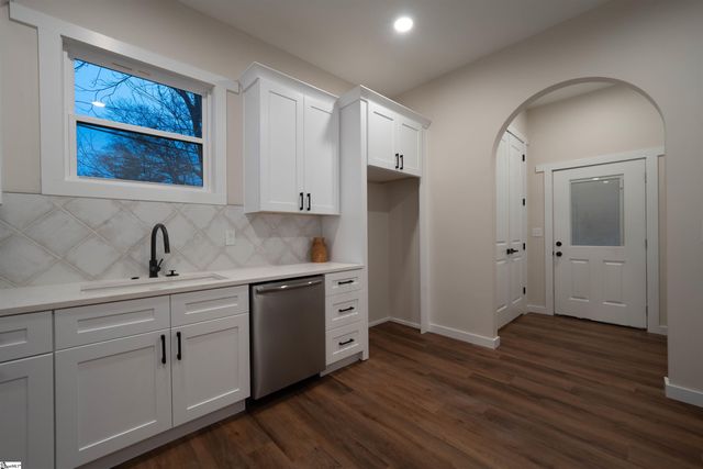 28 6th Street, Greenville, SC 29611