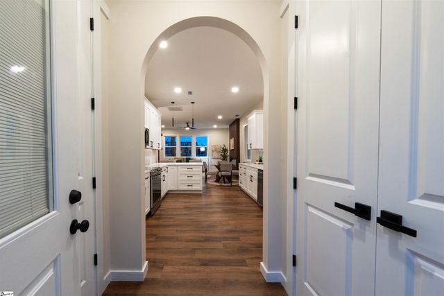 28 6th Street, Greenville, SC 29611