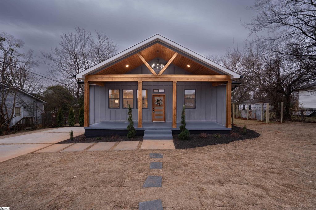 28 6th Street, Greenville, SC 29611