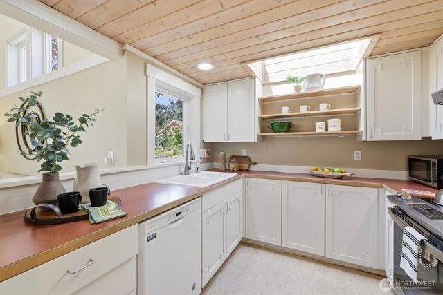 317 N 160TH Place, Shoreline, WA 98133