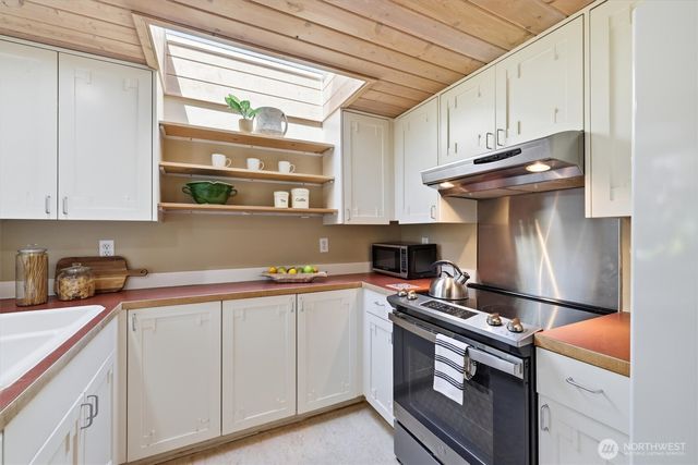 317 N 160TH Place, Shoreline, WA 98133