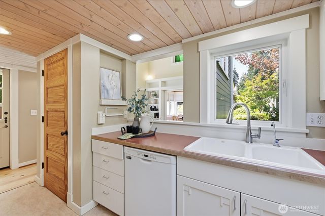317 N 160TH Place, Shoreline, WA 98133