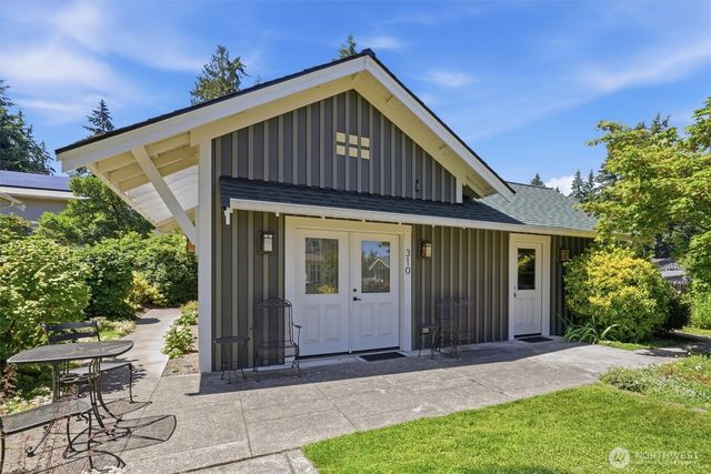317 N 160TH Place, Shoreline, WA 98133