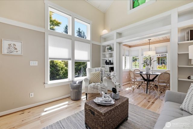 317 N 160TH Place, Shoreline, WA 98133