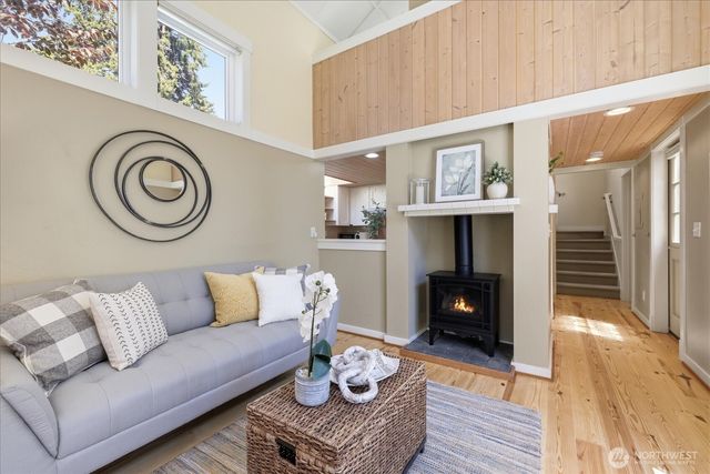 317 N 160TH Place, Shoreline, WA 98133