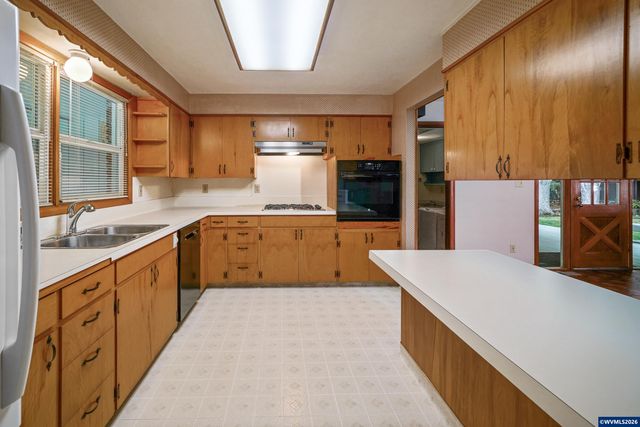 2030 21st St NE, Salem, OR 97301