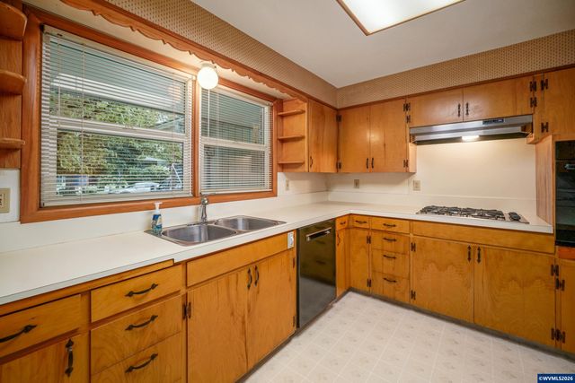 2030 21st St NE, Salem, OR 97301