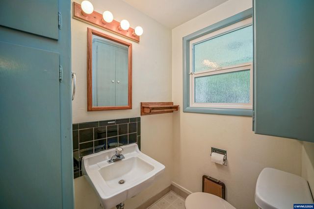 2030 21st St NE, Salem, OR 97301
