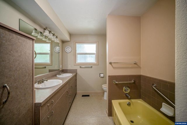 2030 21st St NE, Salem, OR 97301