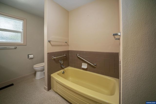 2030 21st St NE, Salem, OR 97301