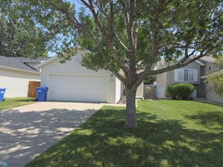 756 50th Street S, Fargo, ND 58103