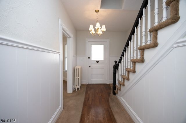 24 Townsend St, Newton Town, NJ 07860