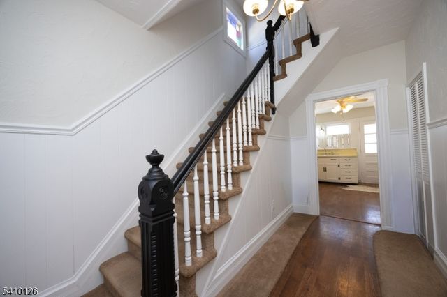 24 Townsend St, Newton Town, NJ 07860