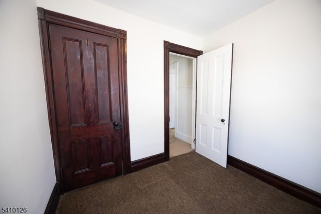 24 Townsend St, Newton Town, NJ 07860