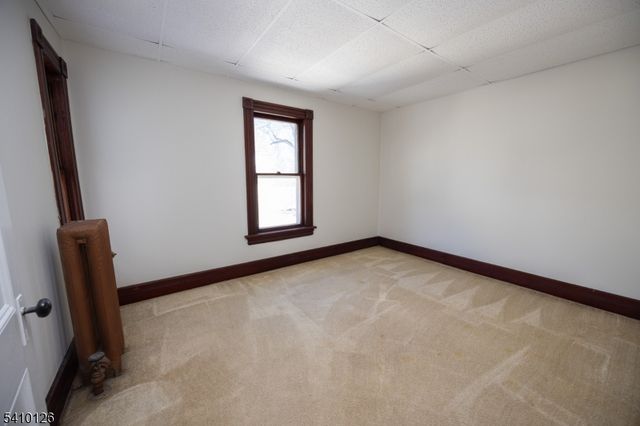 24 Townsend St, Newton Town, NJ 07860