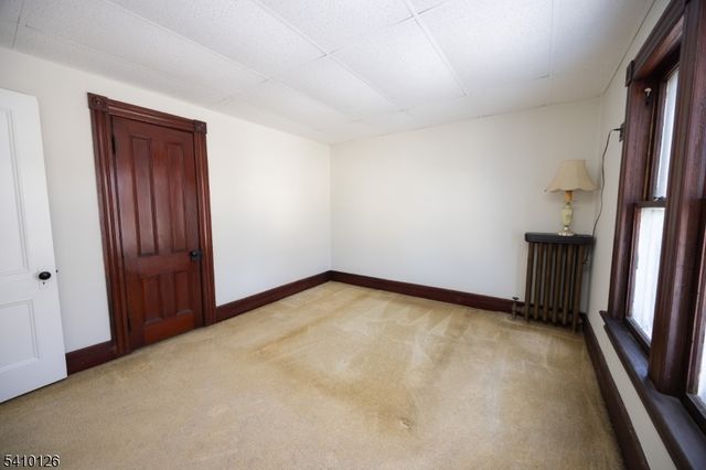 24 Townsend St, Newton Town, NJ 07860