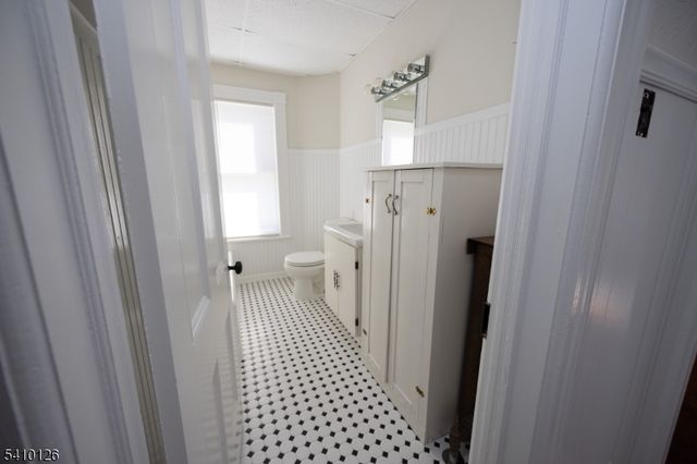 24 Townsend St, Newton Town, NJ 07860