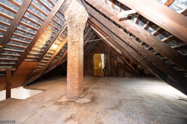 24 Townsend St, Newton Town, NJ 07860