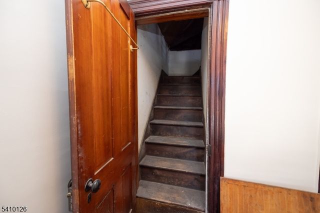 24 Townsend St, Newton Town, NJ 07860