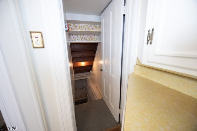 24 Townsend St, Newton Town, NJ 07860