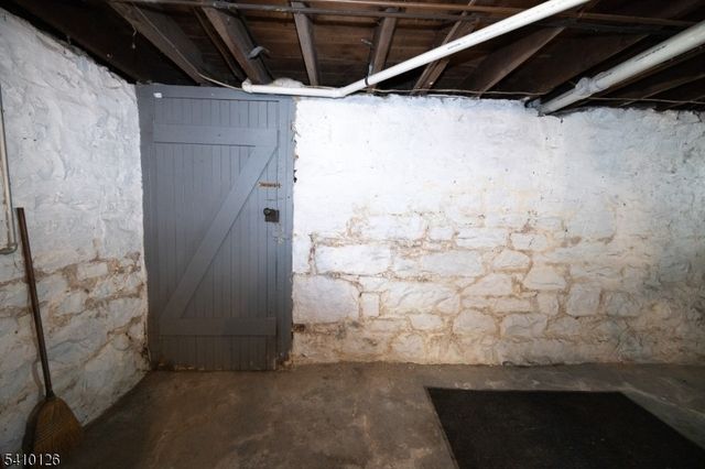 24 Townsend St, Newton Town, NJ 07860