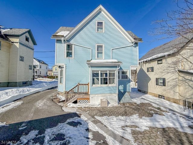 24 Townsend St, Newton Town, NJ 07860