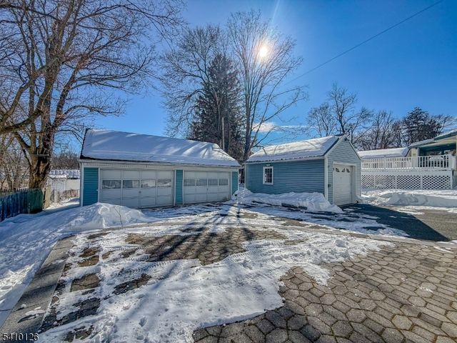 24 Townsend St, Newton Town, NJ 07860