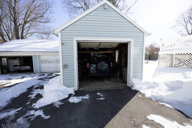 24 Townsend St, Newton Town, NJ 07860