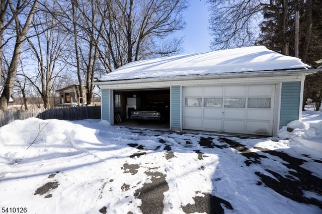 24 Townsend St, Newton Town, NJ 07860