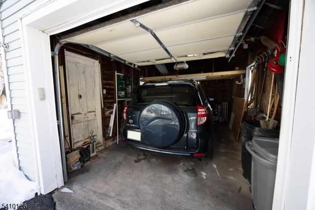 24 Townsend St, Newton Town, NJ 07860