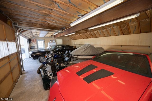 24 Townsend St, Newton Town, NJ 07860