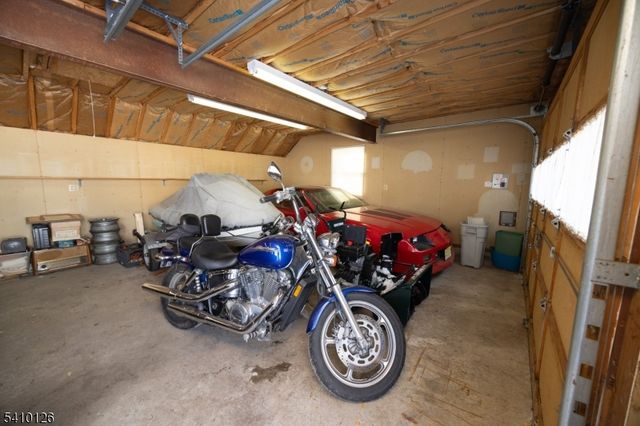 24 Townsend St, Newton Town, NJ 07860