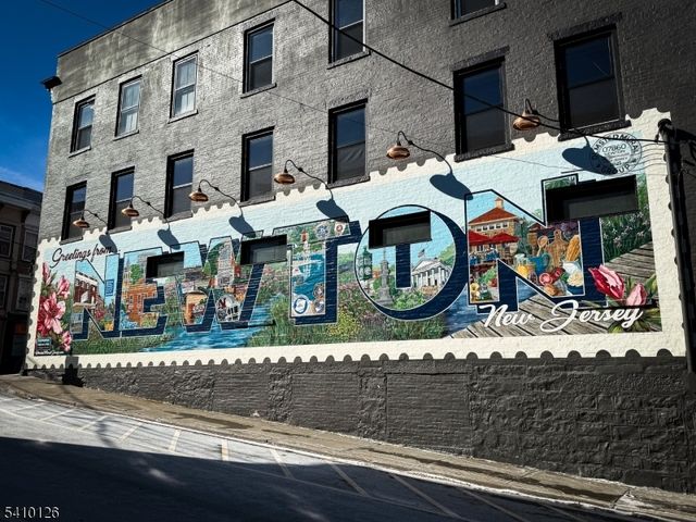 24 Townsend St, Newton Town, NJ 07860