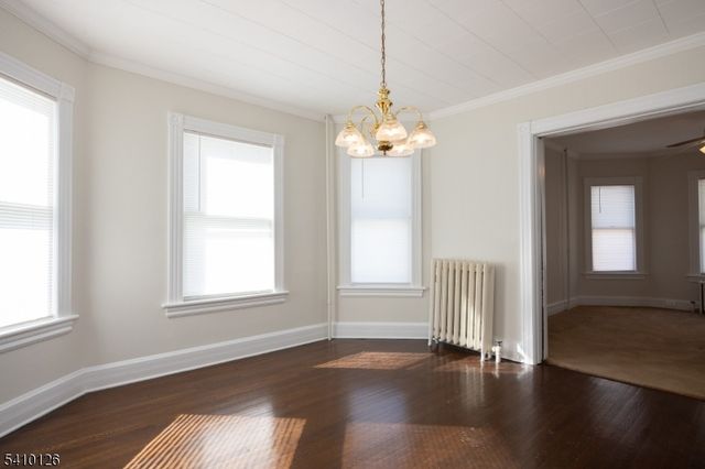 24 Townsend St, Newton Town, NJ 07860