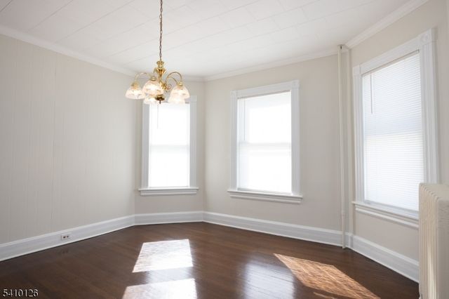 24 Townsend St, Newton Town, NJ 07860