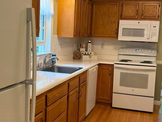 5 McEnroe Drive, Londonderry, NH 03053