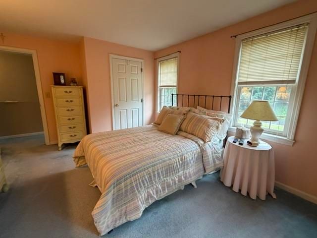 5 McEnroe Drive, Londonderry, NH 03053