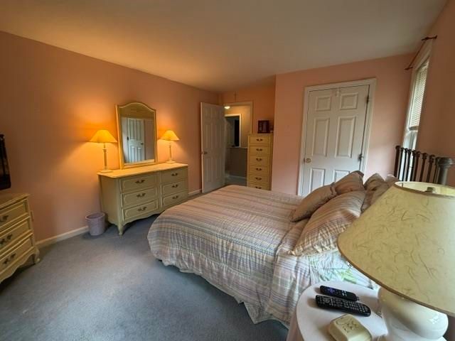 5 McEnroe Drive, Londonderry, NH 03053