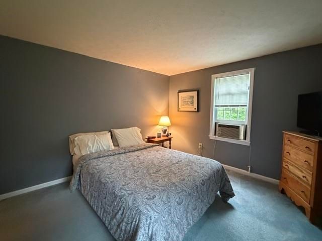 5 McEnroe Drive, Londonderry, NH 03053