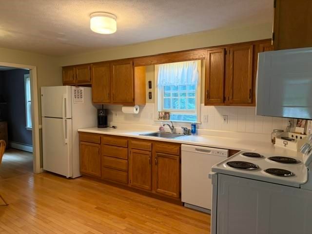 5 McEnroe Drive, Londonderry, NH 03053