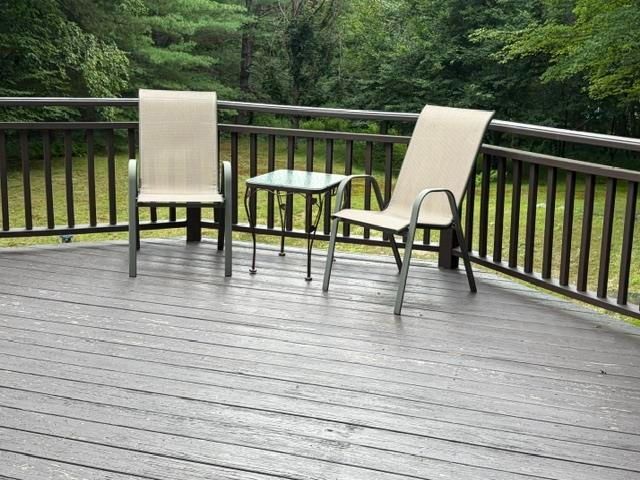 5 McEnroe Drive, Londonderry, NH 03053