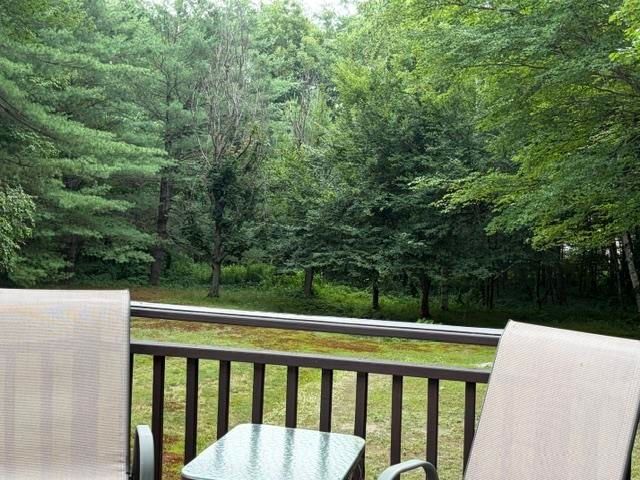 5 McEnroe Drive, Londonderry, NH 03053