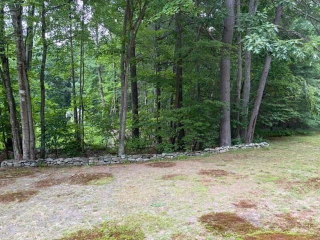 5 McEnroe Drive, Londonderry, NH 03053