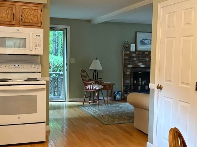 5 McEnroe Drive, Londonderry, NH 03053