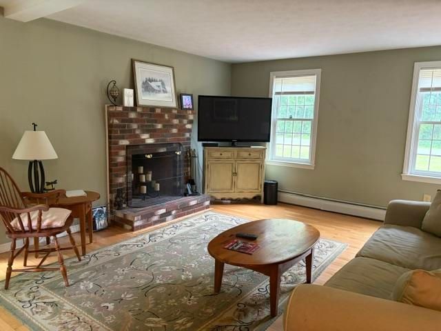 5 McEnroe Drive, Londonderry, NH 03053