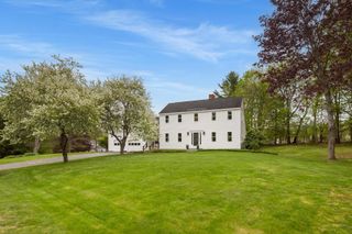 3 Coach Road, Stratham, NH 03885