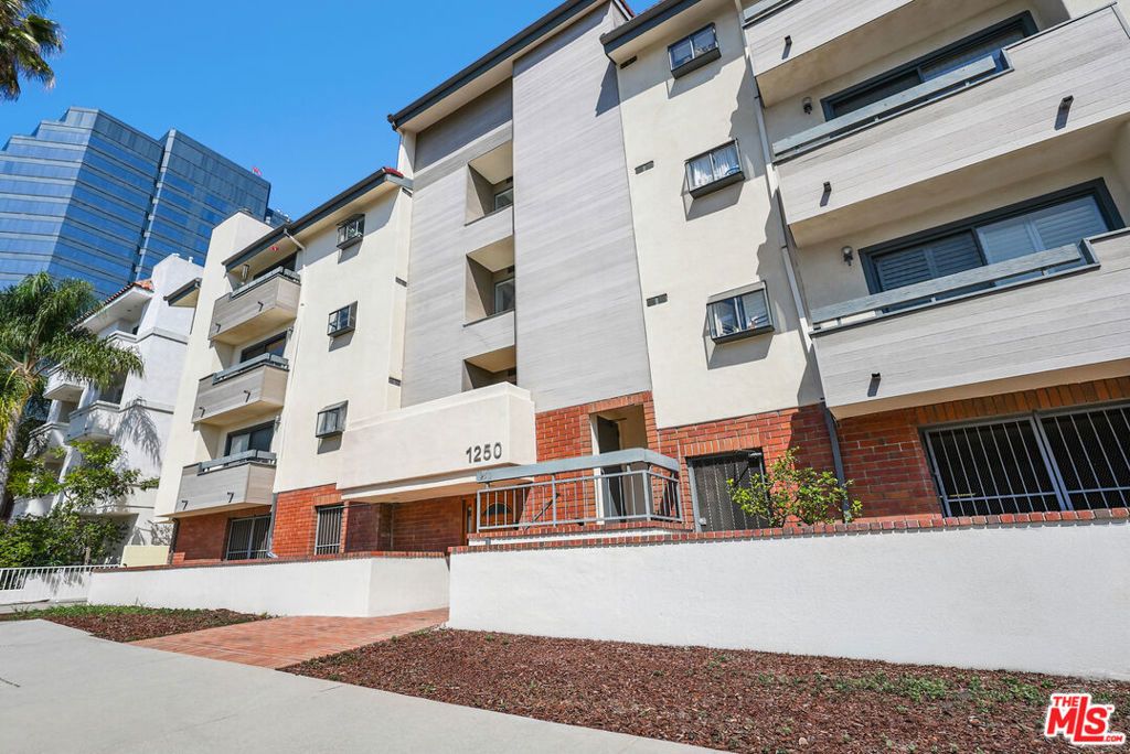 1250 Amherst Avenue 302, Los Angeles, CA 90025 — photo 4
