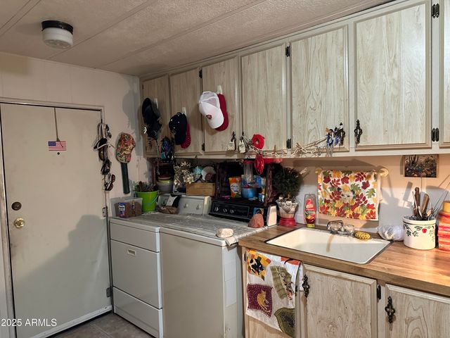 34851 S DESERT Cove, Black Canyon City, AZ 85324